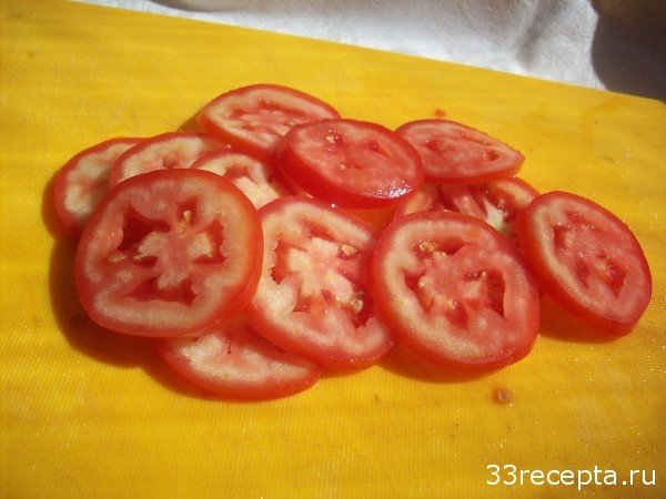 нарезаем помидор