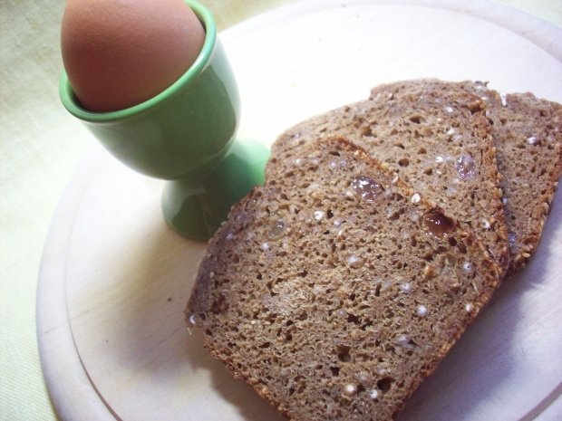 продукты для яичницы в хлебе