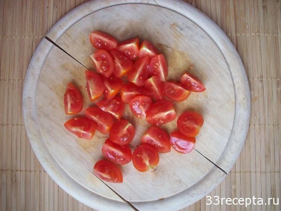 нарезаем помидорки